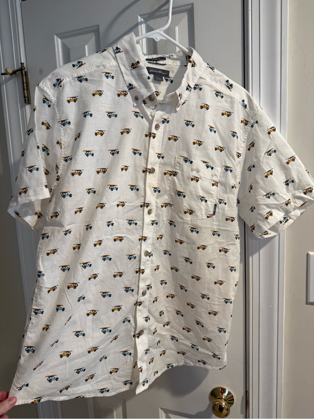 Men's White Short-Sleeve Printed Shirt with Yellow & Blue Jeep & Surfboard Motif